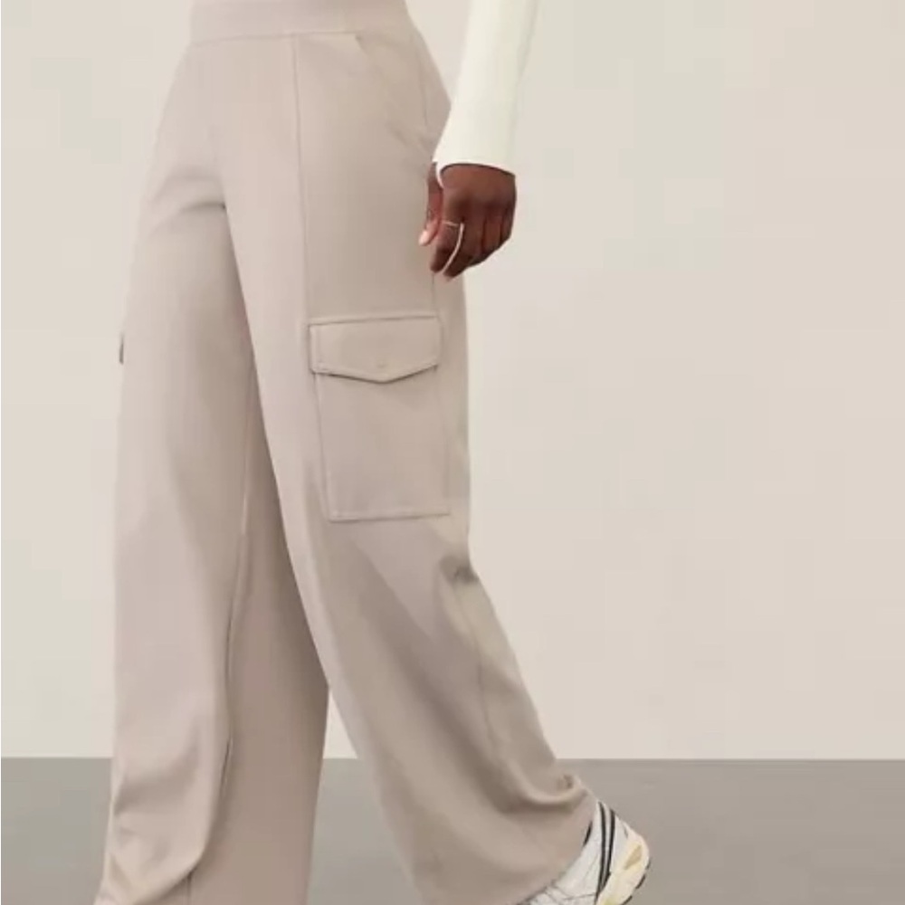 Athleta Venice wide leg cargo pant Med “Feather” nwt - Picture 3 of 5